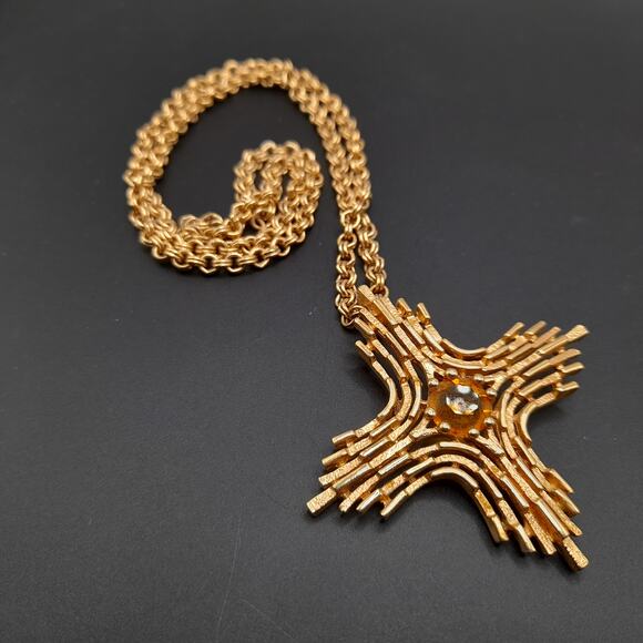 Vintage Sarah Coventry 1970s Yellow Rhinestone Cross Pendant Necklace - Picture 8 of 10